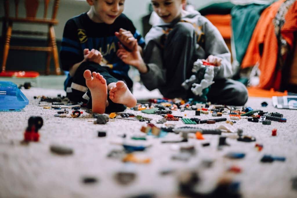 How to Build LEGO Sets With Lost Instructions featured image of two kids playing lego