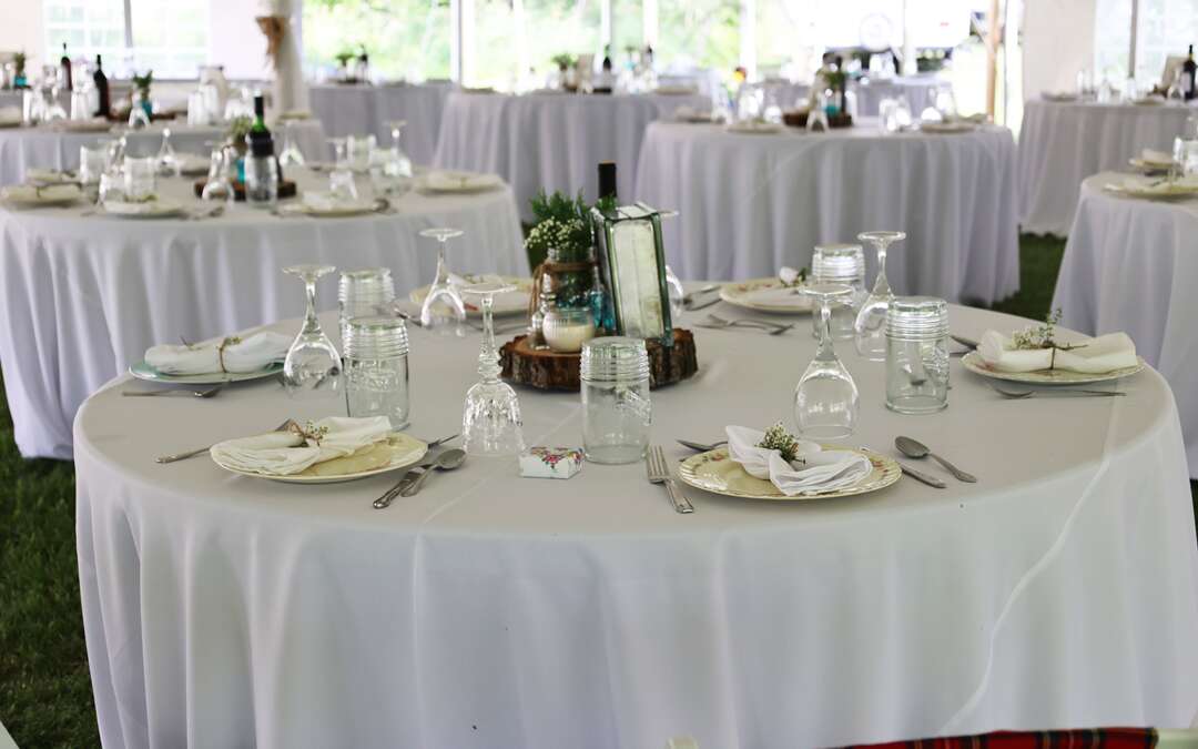 How to Save Money on Flowers for a Wedding